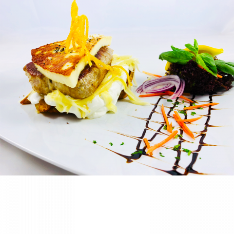 Tonhalsteak, halloumi sajttal