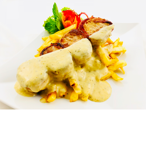 Baconbe tekert sertésszűz medalion sajtmártással