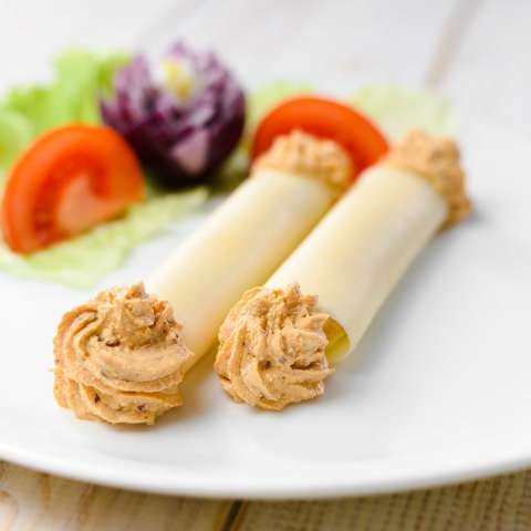 Körözöttel töltött sajttekercs Hidegtálra