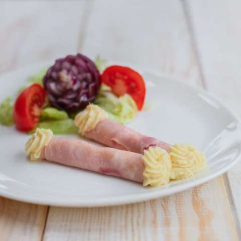 Tormakrémmel töltött sonkatekercs Hidegtálra